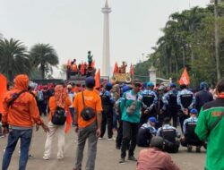 Demo Massa Buruh di Patung Kuda, Tegas Minta Kenaikan Upah 15%