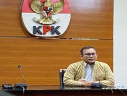 KPK Melakukan Penggeledahan di Rumah Yang Diduga Milik Aspri Wamenkumham Eddy Hiariej dan Mengamankan Bukti