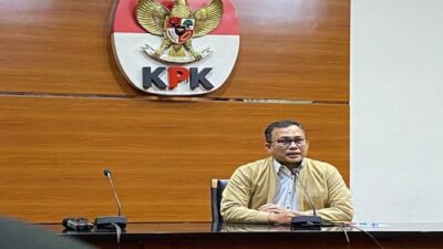 KPK Melakukan Penggeledahan di Rumah Yang Diduga Milik Aspri Wamenkumham Eddy Hiariej dan Mengamankan Bukti