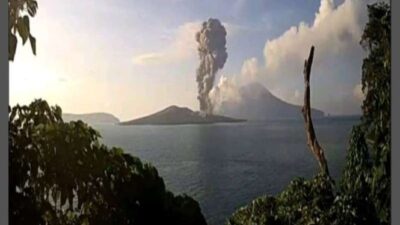 Gunung Anak Krakatau Meletus 7 Kali, Semburan Abu Vulkanik Mencapai Ketinggian 2 Ribu Meter