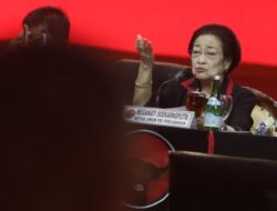 Megawati Menantang Mereka yang Menggunakan Kekuatan dan Kekerasan: Berani Hadapi Saya!