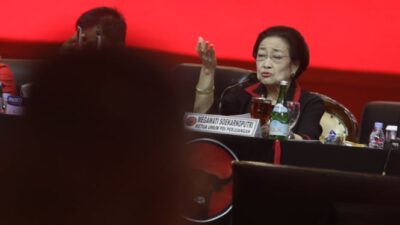 Megawati Menantang Mereka yang Menggunakan Kekuatan dan Kekerasan: Berani Hadapi Saya!