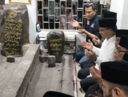 Anies Mengajak Masyarakat Ziarah ke Makam Syekh Burhanuddin untuk Doakan Kemerdekaan Palestina