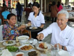 Nikmati Hidangan Laut Sambil Berbincang-bincang