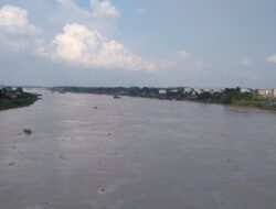 Sungai Batanghari Jambi Tercemar oleh Sampah dan Terdampar Eceng Gondok