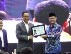 Anies Baswedan dan Muhaimin Iskandar Diberi Gelar Warga Kehormatan Muhammadiyah