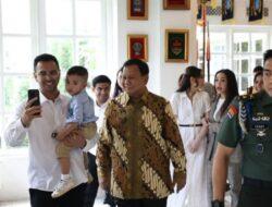 Prabowo Mempersembahkan Acara Makan Siang Bersama Artis dan Influencer