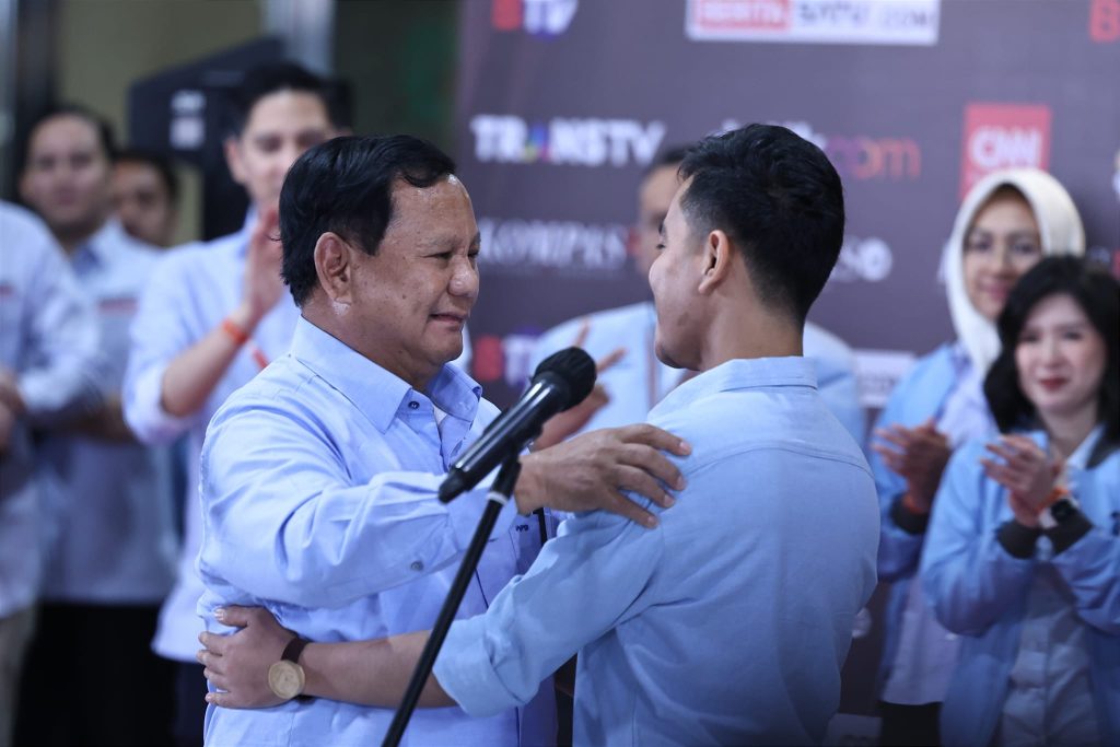 Prabowo Memuji Penampilan Luar Biasa Gibran di Debat Pilpres 2024