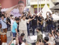 Prabowo Menemui Para Nelayan di Pantai Cilincing Jakarta Utara