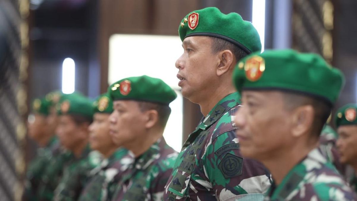 Contoh Pemimpin yang Tidak Baik: Seorang Perwira yang Mencaci Sersan Kepala yang Lebih Tua