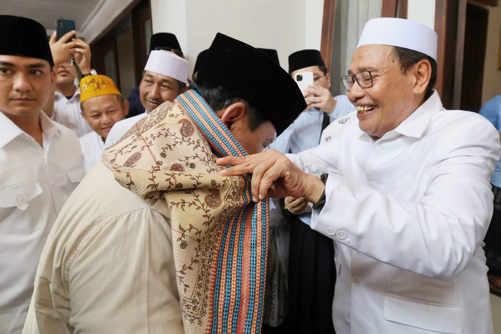 Pemimpin Ponpes Buntet Cirebon Memberikan Dukungan kepada Prabowo-Gibran di Pilpres 2024