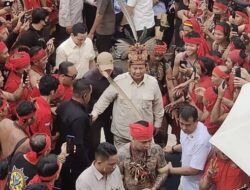 Prabowo Dikunjungi oleh Pasukan Merah Masyarakat Dayak saat Kampanye di Kalimantan Barat