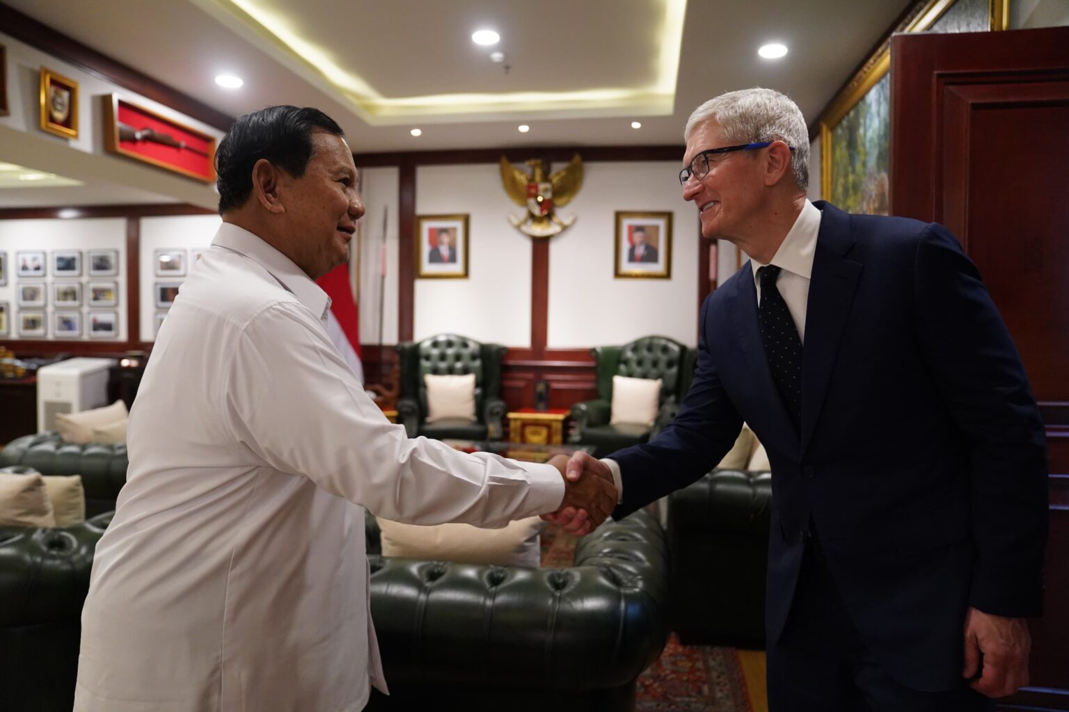 Following a Congratulatory Letter, Apple’s CEO Tim Cook Visits President-Elect Prabowo Subianto