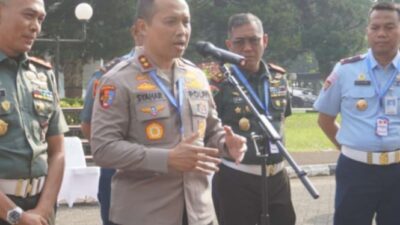 Kepala Divisi Profesi dan Pengamanan Polri Memberikan Penghargaan atas Pelaksanaan Rapat Koordinasi Pimpinan POM TNI-Propam Polri.