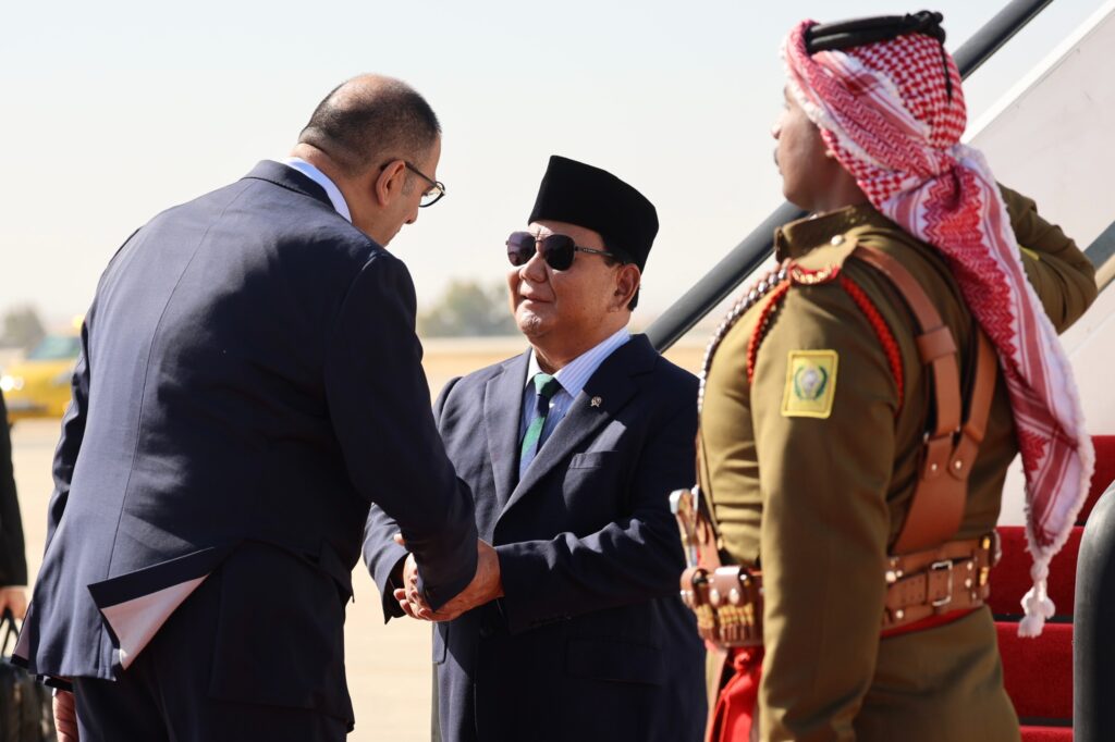 Prabowo Subianto Arrives in Jordan, Greeted by High-ranking Officials and Honor Guard