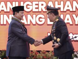 Prabowo Subianto Dianugerahi Bintang Bhayangkara Utama oleh Kepala Kepolisian Indonesia