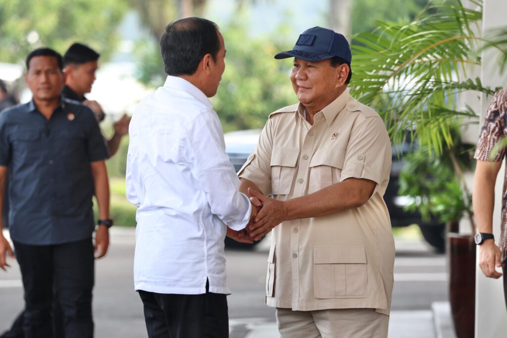 Prabowo Subianto Visits Jokowi at Halim Airport, Offers Birthday Greetings in Person