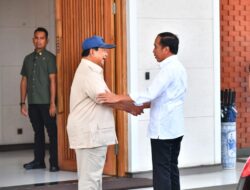 Prabowo Subianto Dekat dengan Jokowi di Halim, Sampaikan Ucapan Selamat Ulang Tahun secara Langsung