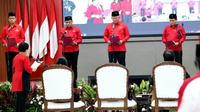 Megawati Melantik Ganip Warsito dan Andi Widjayanto sebagai Kepala Badan di PDIP