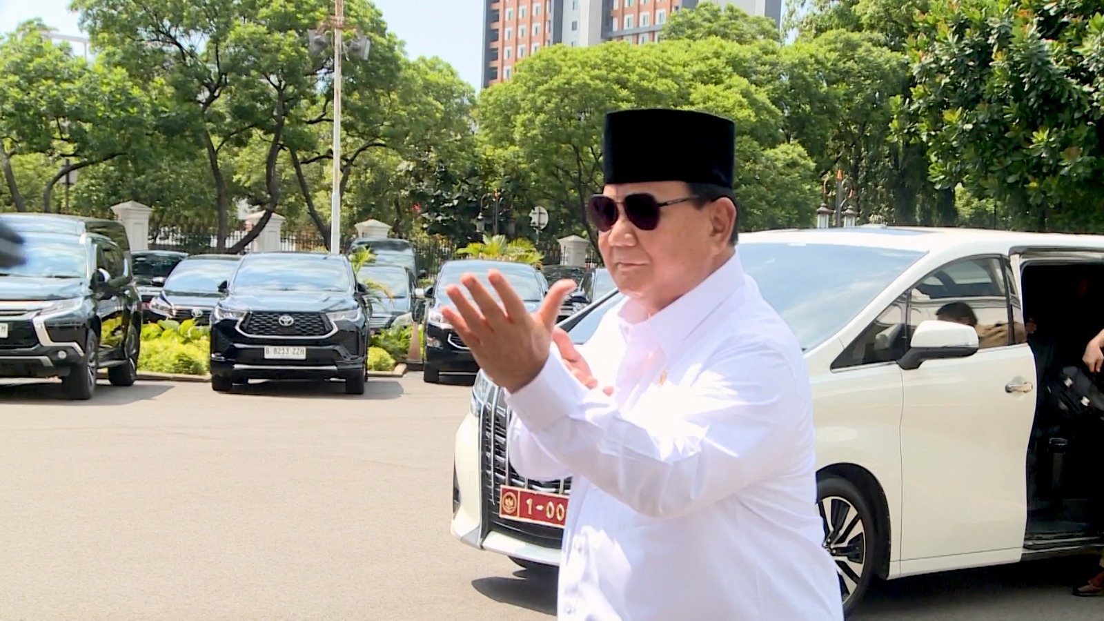 Prabowo Subianto, After Leg Surgery, Jogs Mildly and Shows Silat Pose at the Presidential Palace to Stay Fit