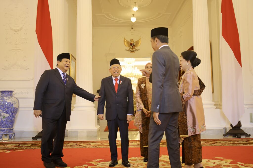 Intimate Moments Among Prabowo Subianto, Jokowi, and Ma’ruf Amin during the TNI-Polri Officer Oath Ceremony