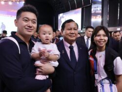 Momen Prabowo Subianto Berjumpa dengan Greysia Polii dan Keluarganya di Paris