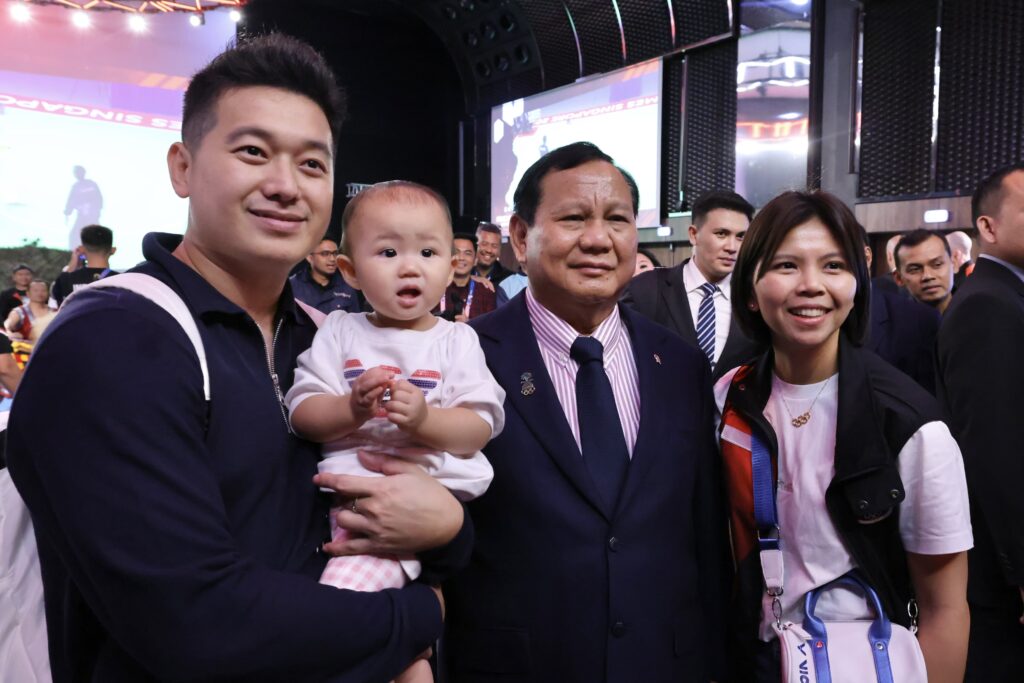 Momen Prabowo Subianto Berjumpa dengan Greysia Polii dan Keluarganya di Paris