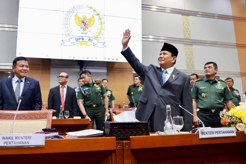 Prabowo Subianto says goodbye and expresses regret in last DPR meeting: We have bigger tasks ahead of us.