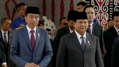 Prabowo Subianto and Jokowi Arrive Together in Presidential Car for the Swearing-In Ceremony of Newly Elected DPR Members