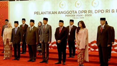 Prabowo Subianto and Jokowi Together Ride in Presidential Car to the Inauguration of Elected Parliament Members in RI