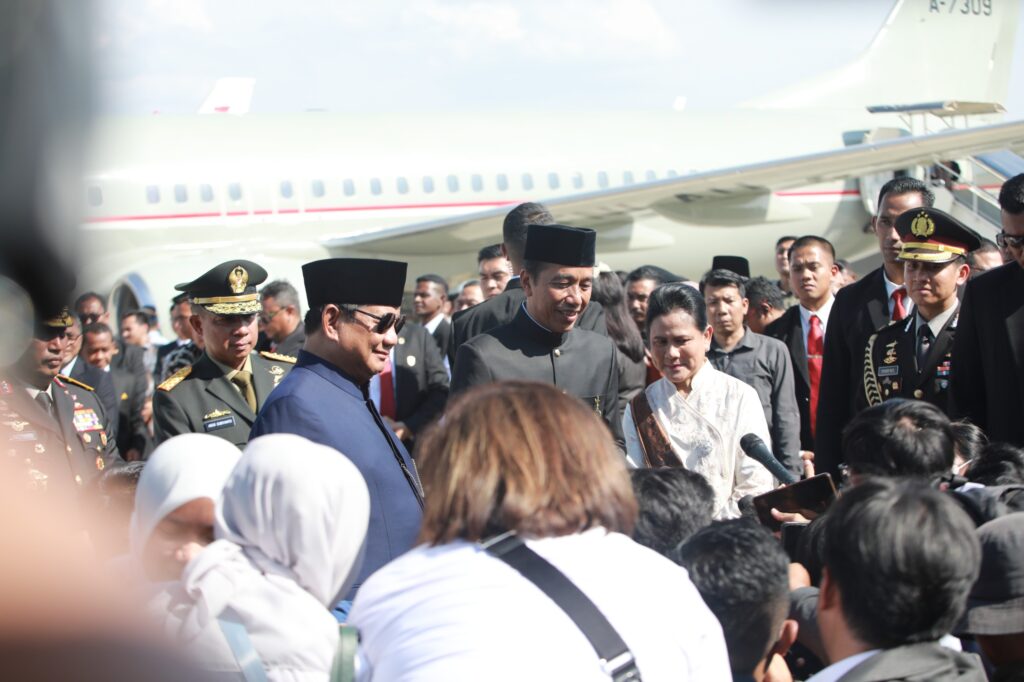 Prabowo Subianto accompanies Jokowi to Halim and extends best wishes for his future ahead