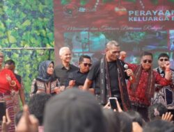 Pantun Hasto dan Joget Gemu Fa Mi Re Meriahkan Natal PDIP NTT