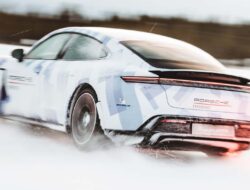 Porsche Taycan GTS: Rekor Drift di Atas Es