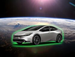 Mobil Hybrid Toyota Puncaki Tahun Lalu