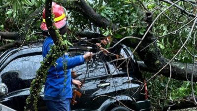 Bencana Banjir dan Longsor Akibat Hujan Deras di Depok