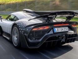 Mercedes Tarik Sebagian Hypercar AMG One: Potensi Risiko Kebakaran