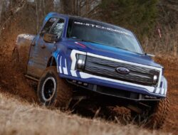 Ford Menunda Pengembangan Pikap dan Van Listrik.