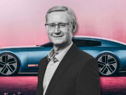 Pensiun Mendadak CEO Jaguar Land Rover: Dampak dan Langkah Berikutnya