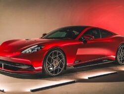 Coupe Baru Karma: Banyak Layar, Sedikit Kursi