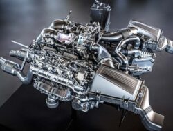 Penyegaran Mesin V-8 Mercedes-AMG: Tenaga Lebih Besar!