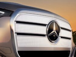 Review Detail Kisi-Kisi Mercedes-Benz GLC EV dengan 942 Piksel
