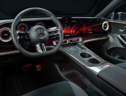 Review Mercedes-Benz: Tombol Fisik Baru dan Lebih Baik