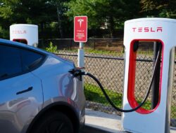 Tesla Memperbarui Desain Pintu untuk Kemudahan Akses