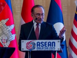 Anwar Ibrahim Ngaku Ditelepon Prabowo saat Rapat: Hubungan Unik