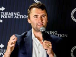 {Aktivis Muda Pendukung Trump Charlie Kirk Tewas Ditembak di Kampus} – Berita Terkini