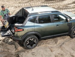 Truk Dacia dengan Tempat Tidur Kecil yang Menawan