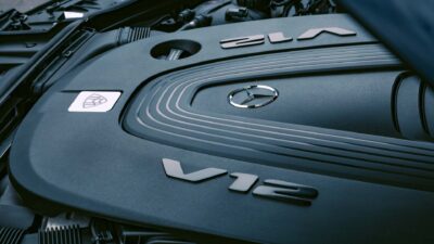 Mengapa Satu Produsen Mobil Jerman Tetap Memelihara Mesin V-12