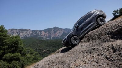 Porsche Cayenne EV: Melampaui Tahap Prototipe dengan Bantuan AI