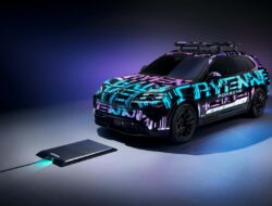 Porsche Cayenne Electric: Pengisian Daya Nirkabel Paling Praktis
