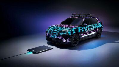 Porsche Cayenne Electric: Pengisian Daya Nirkabel Paling Praktis
